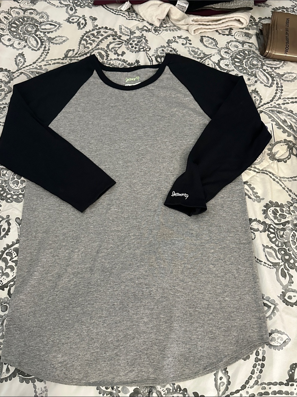 ❗️NWT Intensity Gray & Black Raglan Long-Sleeve Shirt - Men M❗️